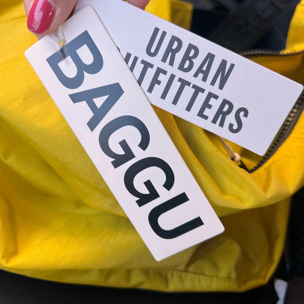 Large baggu bag in chartreuse / sour green or lemon color - cute!!